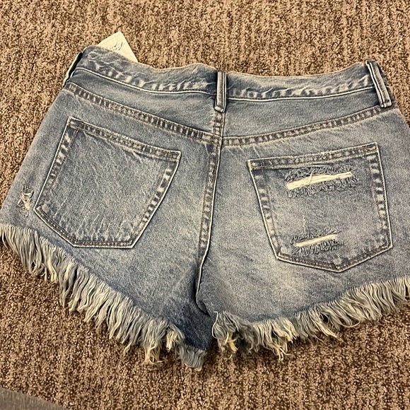 Free people they wash ripped jean shorts - Picture 2 of 4